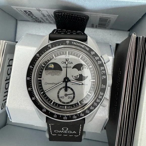 OMEGA X SWATCH Bioceramic MoonSwatch Snoopy